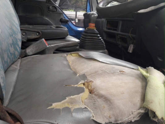 ขาย6ล้อ isuzu NPR130แรง ปี44 ยาว5.5.ม ขาย6ล้อ isuzu NPR130แรง ปี44 ยาว5.5.ม