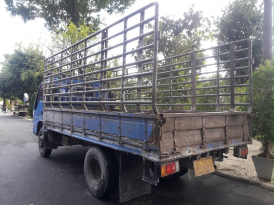 ขาย6ล้อ isuzu NPR130แรง ปี44 ยาว5.5.ม ขาย6ล้อ isuzu NPR130แรง ปี44 ยาว5.5.ม