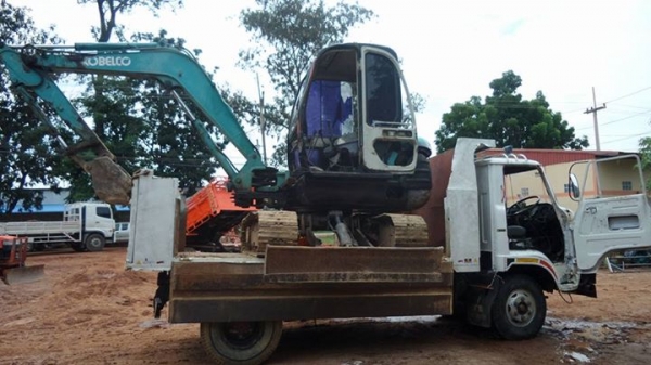 ขายดั้มพร้อมแบคโฮ