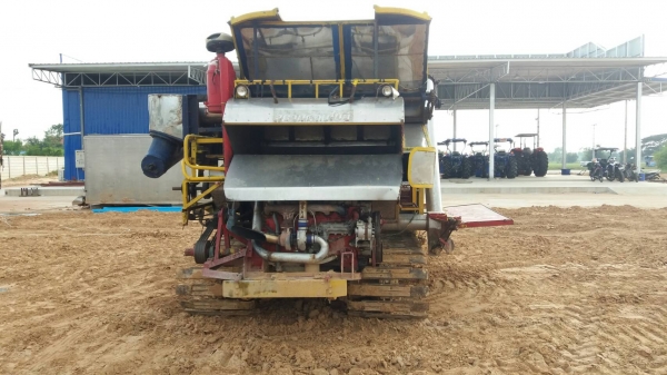 ขายด่วน รถเกี่ยวสยาม 190 แรงม้า ตามสภาพ 250,000 บาทเท่านั้น