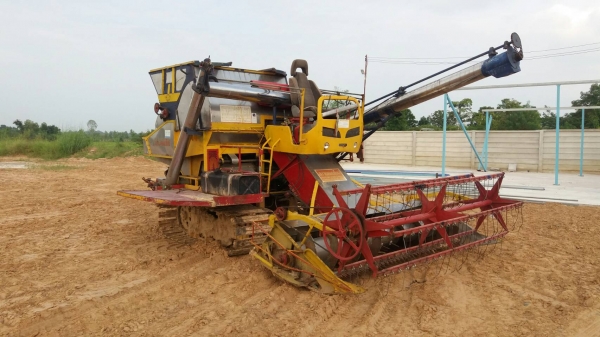 ขายด่วน รถเกี่ยวสยาม 190 แรงม้า ตามสภาพ 250,000 บาทเท่านั้น