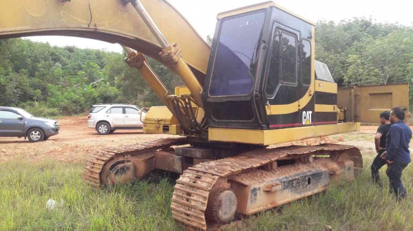 ขายรถขุดใหญ่ CAT330B สภาพดี สวย