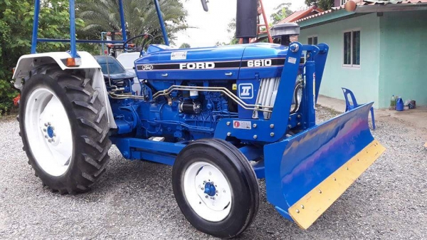 ขายรถไถฟอร์ด  6610   พร้อมชุดใบมีดดันหน้า