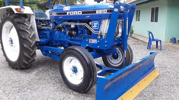ขายรถไถฟอร์ด  6610   พร้อมชุดใบมีดดันหน้า