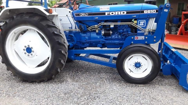 ขายรถไถฟอร์ด  6610   พร้อมชุดใบมีดดันหน้า