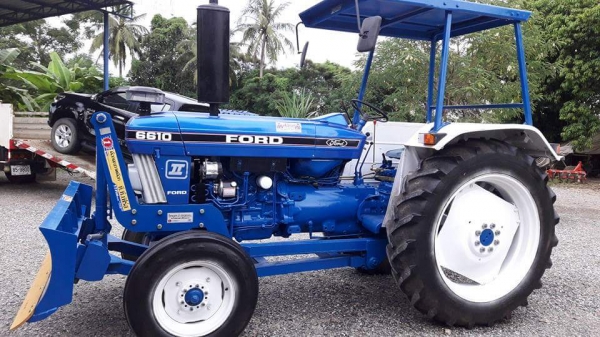 ขายรถไถฟอร์ด  6610   พร้อมชุดใบมีดดันหน้า