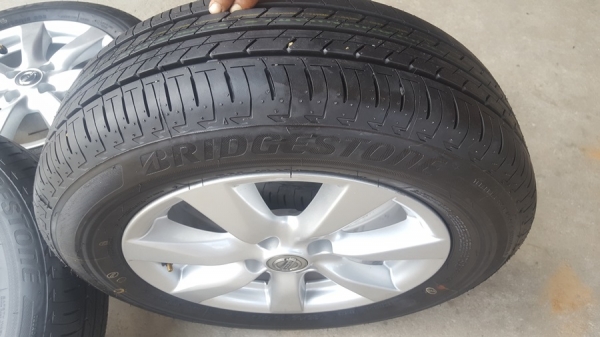 ขายล้อNISSAN ALMERA VL ยางป้ายแดงปี17  4 ล้อ