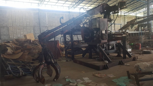 ขาย เครนพับติดคีบ แบบนั่งขับ ปั้มไฮดรอริคใช้มอเตอร์ไฟฟ้า ติดตั้งบนแท่นพร้อมใช้งาน ราคาต่อรองได้ครับ