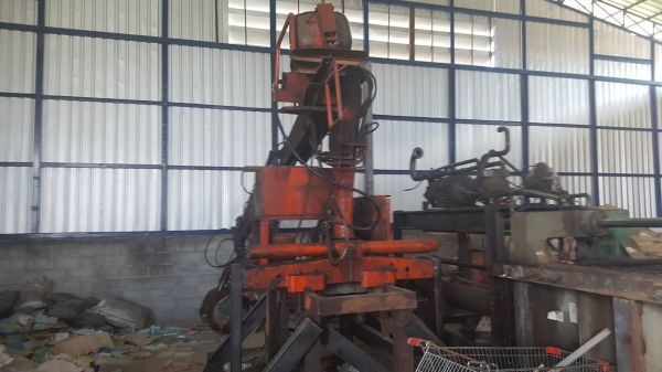 ขาย เครนพับติดคีบ แบบนั่งขับ ปั้มไฮดรอริคใช้มอเตอร์ไฟฟ้า ติดตั้งบนแท่นพร้อมใช้งาน ราคาต่อรองได้ครับ