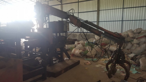 ขาย เครนพับติดคีบ แบบนั่งขับ ปั้มไฮดรอริคใช้มอเตอร์ไฟฟ้า ติดตั้งบนแท่นพร้อมใช้งาน ราคาต่อรองได้ครับ