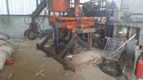 ขาย เครนพับติดคีบ แบบนั่งขับ ปั้มไฮดรอริคใช้มอเตอร์ไฟฟ้า ติดตั้งบนแท่นพร้อมใช้งาน ราคาต่อรองได้ครับ