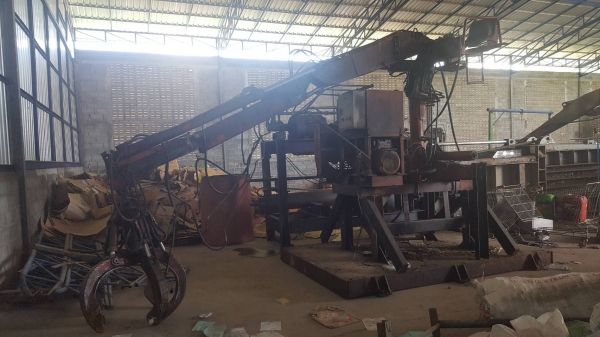 ขาย เครนพับติดคีบ แบบนั่งขับ ปั้มไฮดรอริคใช้มอเตอร์ไฟฟ้า ติดตั้งบนแท่นพร้อมใช้งาน ราคาต่อรองได้ครับ