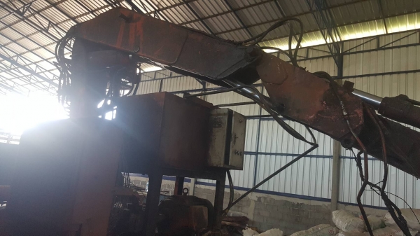 ขาย เครนพับติดคีบ แบบนั่งขับ ปั้มไฮดรอริคใช้มอเตอร์ไฟฟ้า ติดตั้งบนแท่นพร้อมใช้งาน ราคาต่อรองได้ครับ