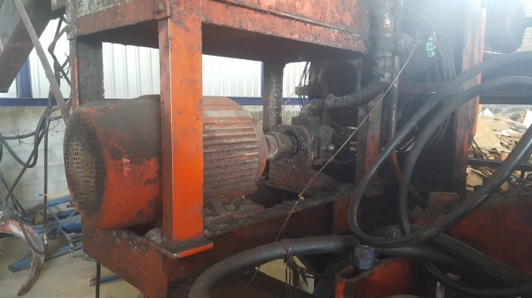 ขาย เครนพับติดคีบ แบบนั่งขับ ปั้มไฮดรอริคใช้มอเตอร์ไฟฟ้า ติดตั้งบนแท่นพร้อมใช้งาน ราคาต่อรองได้ครับ