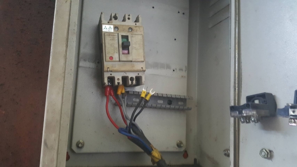 ขาย เครนพับติดคีบ แบบนั่งขับ ปั้มไฮดรอริคใช้มอเตอร์ไฟฟ้า ติดตั้งบนแท่นพร้อมใช้งาน ราคาต่อรองได้ครับ