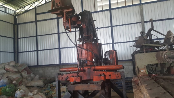 ขาย เครนพับติดคีบ แบบนั่งขับ ปั้มไฮดรอริคใช้มอเตอร์ไฟฟ้า ติดตั้งบนแท่นพร้อมใช้งาน ราคาต่อรองได้ครับ