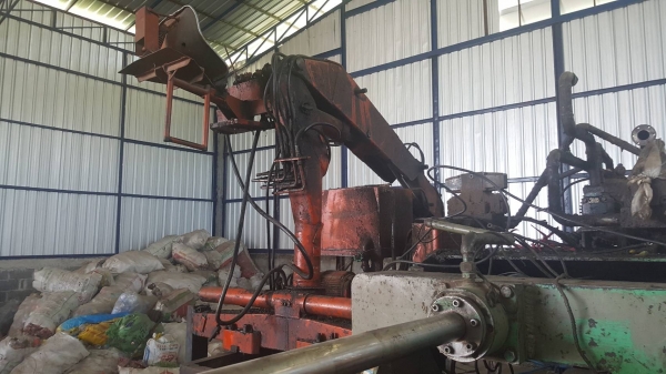 ขาย เครนพับติดคีบ แบบนั่งขับ ปั้มไฮดรอริคใช้มอเตอร์ไฟฟ้า ติดตั้งบนแท่นพร้อมใช้งาน ราคาต่อรองได้ครับ