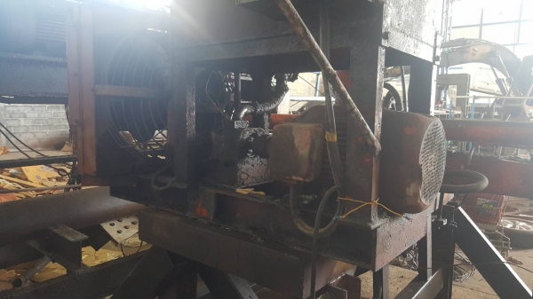 ขาย เครนพับติดคีบ แบบนั่งขับ ปั้มไฮดรอริคใช้มอเตอร์ไฟฟ้า ติดตั้งบนแท่นพร้อมใช้งาน ราคาต่อรองได้ครับ