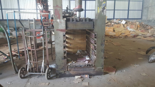 ขาย เครื่องอัด วัสดุรีไซเคิลแบบฝังแนวนอน อุปกรณ์ครบติดตั้ง ราคาต่อรองได้ ขาย เครื่องอัด วัสดุรีไซเคิลแบบฝังแนวนอน อุปกรณ์ครบติดตั้ง ราคาต่อรองได้