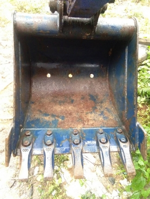 บุ้งกี๋รถแม็คโครเล็ก