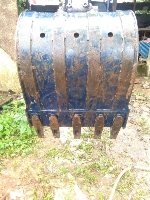 บุ้งกี๋รถแม็คโครเล็ก