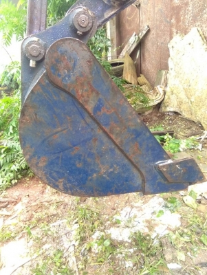 บุ้งกี๋รถแม็คโครเล็ก