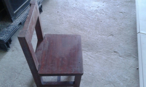 เก้าอี้นักเรียนอนุบาลไม้แดง