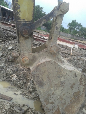 ขาย!! >>> Komatsu Pc200 รุ่น 6 ไฟฟ้าครบ พร้อมใช้งาน <<< เบอร์ติดต่อ 098-7155789 086-4631102