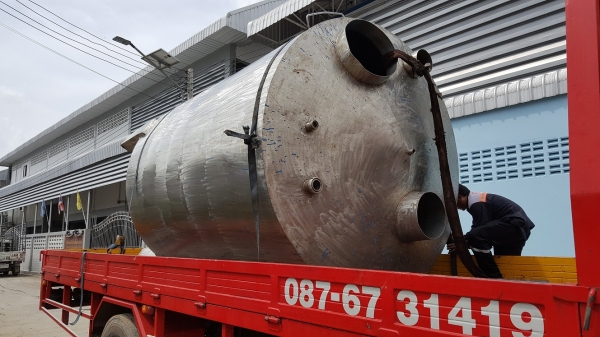 ถังสแตนเลสใบใหญ่ขนาด 10000 ลิตรมีมอเตอร์และใบกวน