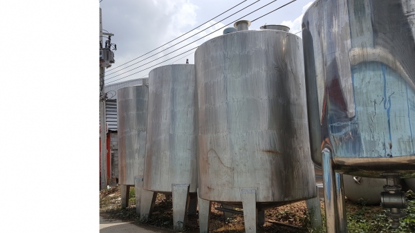 ถังสแตนเลสใบใหญ่ขนาด 10000 ลิตรมีมอเตอร์และใบกวน