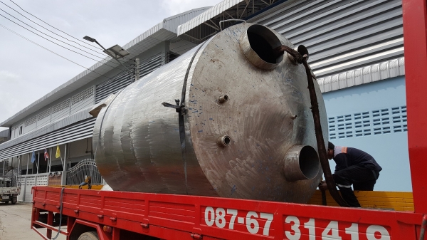 ถังสแตนเลสใบใหญ่ขนาด 10000 ลิตรมีมอเตอร์และใบกวน