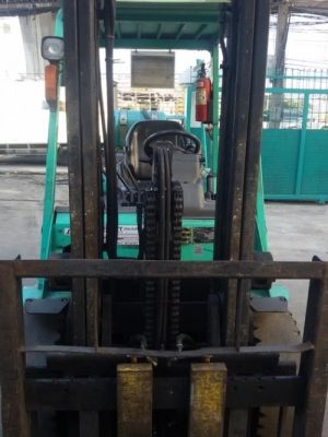 ขายโคมัสสุดีเซล FD30C-16 ปี2007 ยกน้ำหนักได้ 3 ตัน เสายกสูง 3 เมตร ราคาตามสภา 062-709-1747