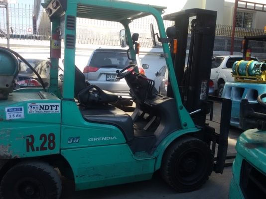 ขายโคมัสสุดีเซล FD30C-16 ปี2007 ยกน้ำหนักได้ 3 ตัน เสายกสูง 3 เมตร ราคาตามสภา 062-709-1747