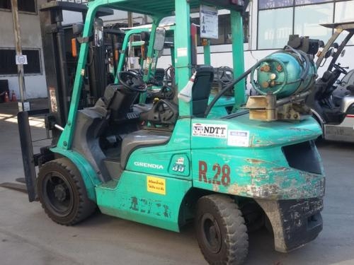 ขายโคมัสสุดีเซล FD30C-16 ปี2007 ยกน้ำหนักได้ 3 ตัน เสายกสูง 3 เมตร ราคาตามสภา 062-709-1747