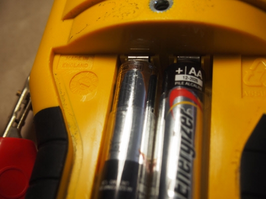 เครื่องหาจุดช๊อตหรือขาดในสาย RISER BOND 1550 LEXXI T810 Made in England วัดได้3กิโลเมตร เครื่องหาจุดช๊อตหรือขาดในสาย RISER BOND 1550 LEXXI T810 Made in England วัดได้3กิโลเมตร