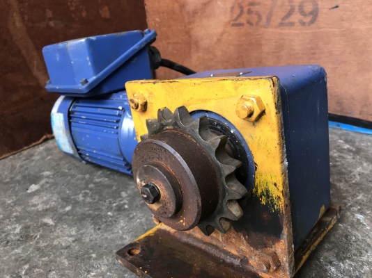 ขายมอเตอร์เกียร์ Hyponic drive Sumitomo 1/3HP. 380V มีระบบเบรคในตัว อัตราทด 1:120 เพลาออกประมาณ 12รอบต่อนาที สภาพสวยมาก หมุนนิ่ม พร้อมใช้งาน