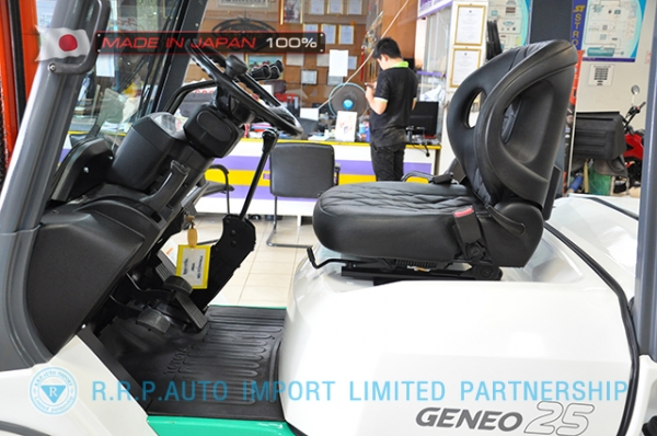 ขายรถโฟล์คลิฟท์มือสอง TOYOTA รุ่น 7FD25-30842 นำเข้าจากประเทศญี่ปุ่น 100\% ไม่เคยใช้งานในไทย