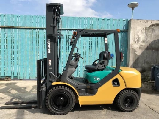 ขายรถยกโฟร์คลิฟท์ยี่ห้อKOMAT'SU 3ตัน เสาสูง 6เมตร