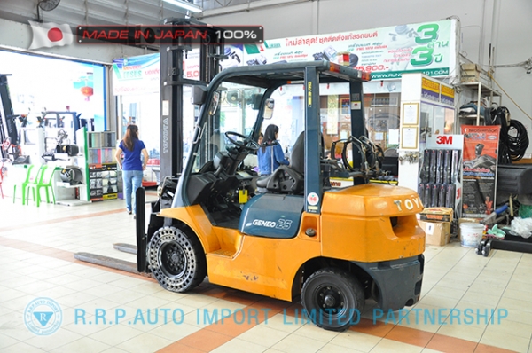 ขายรถโฟล์คลิฟท์มือสอง TOYOTA รุ่น 7FG25-11970 นำเข้าจากประเทศญี่ปุ่น 100\% ไม่เคยใช้งานในไทย