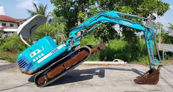 ขายด่วนรถแบคโฮคูโบต้าK35คอลโทลน้ำมันสั้นปั้มนี้วติดลายหัวกะแทกเทียบเท่าPC35รถนอกสถาพดีพร้อมใช้เพิ่งนำเข้ามายังไม่เคยใช้งานในไทยเลย