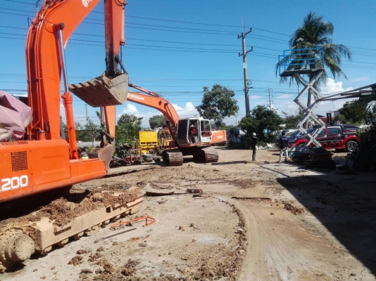 รับสมัครพนักงานขับรถแบคโฮ วันละ 600 มี่ที่พักฟรี