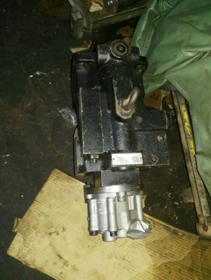 ปั้มKOBELCO  SK75UR