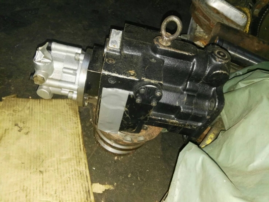 ปั้มKOBELCO  SK75UR