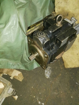 ปั้มKOBELCO  SK75UR