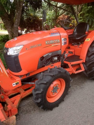 รถไถคูโบต้า L3608 (4wd) #รถสวยเกรดเอ สีเดิม100\% เลขไมล์378 ชม. #เพลาพีทีโอไม่เคยใช้งาน มาพร้อมดันหน้าหางตัดหญ้า  เล่มทะเบียนพร้อมโอน จัดส่งทั่วไทย 082-2989243 แม็ก