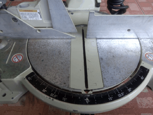 เลื่อยองศา Makita10" รุ่น LA1040 สภาพนี้หายากครับ เลื่อยองศา Makita10" รุ่น LA1040 สภาพนี้หายากครับ