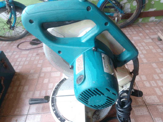 เลื่อยองศา Makita10" รุ่น LA1040 สภาพนี้หายากครับ เลื่อยองศา Makita10" รุ่น LA1040 สภาพนี้หายากครับ