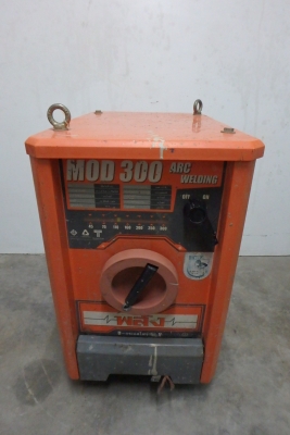 เครื่องเชื่อม ยี่ห้อ พลัง 300 A.ของแท้ รุ่น MOD 300 สภาพใหม่ ผลิตปี 58 พร้อมใช้งาน