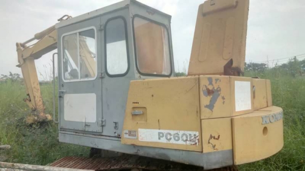 KOMATSU PC 60-2 KOMATSU PC 60-2