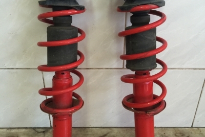 ขายโช๊คหน้าแดงรถ DAIHATSU รุ่น MIRA L500 ติดเครื่องมา